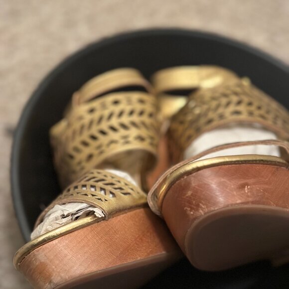 Gold Geometric Cut-Out Wedge Sandals – Size 8.5 - Picture 5 of 11